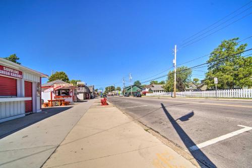 Geneva Cottage with Patio - Walk to Park, Lake Erie!