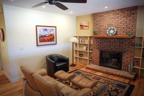 Exquisite Uptown Destination - image 8