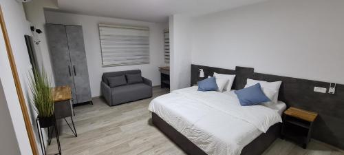 Maria's GuestHouse - Uphill View of Nazareth F in Nazaré