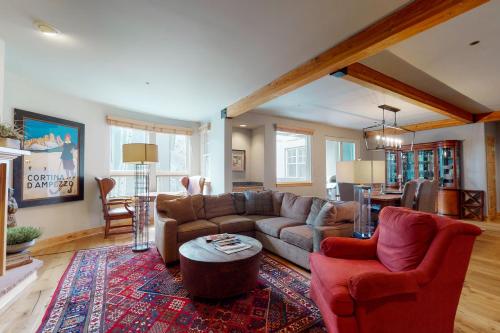 Luxury in Arrowhead in Edwards, USA