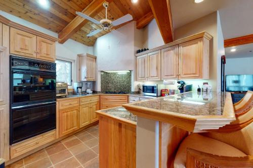 Luxury in Arrowhead in Edwards, USA