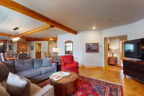 Luxury in Arrowhead in Edwards, USA