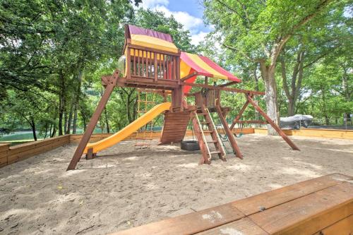 Resort Condo - 4 Miles from Branson Landing!