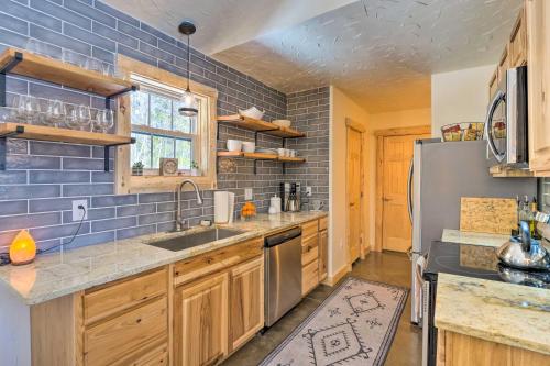 Beautiful and Peaceful Cabin on 5 Private Acres! - image 6
