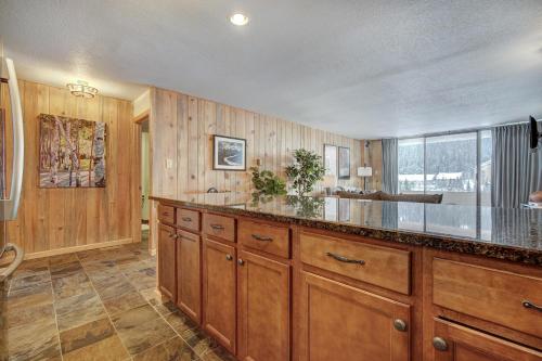 Mountain Therapy - Cozy Copper Condo! - image 7