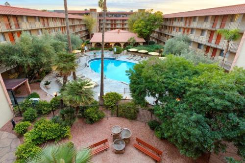 Embassy Suites by Hilton Phoenix Airport