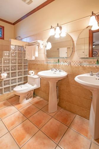 Bathroom, Hotel Casa Roland San Jose in Pavas