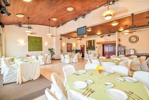 Bar/lounge, Hotel Casa Roland San Jose in Pavas