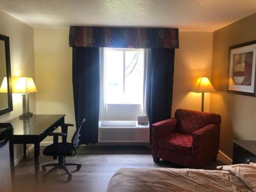 Quality Inn & Suites Woodstock near Lake Geneva