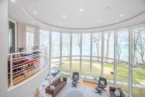 White Pearl Beach House - main image