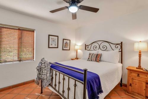 Stylish Scottsdale Home with Yard Pets Welcome - image 9