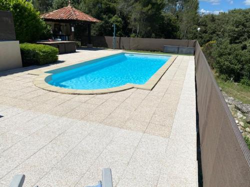 Úszómedence, Bastide de Ruety in Sillans La Cascade