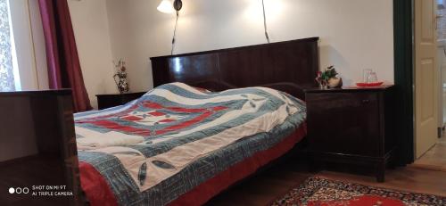 1 king bed, 1 twin bed