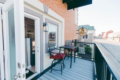 ระเบียง/ชานเรือน, River Sirens Hotel-Contactless Check in Hotel in วอชิงตัน (MO)