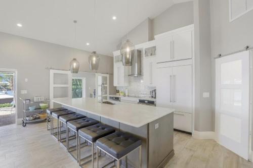 491 Price Court - image 3