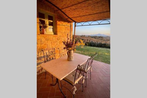 La Casina della Quercia, Your Tuscan Oak Tree House in Торріті ді Сієна