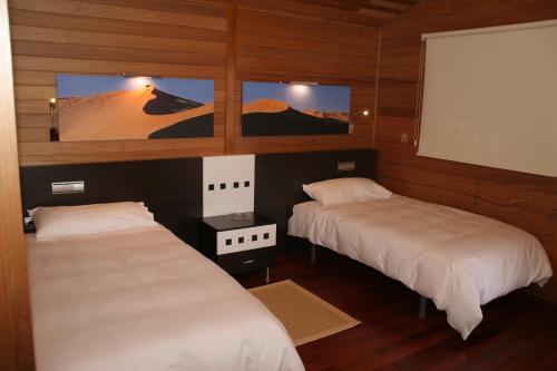 2 twin beds