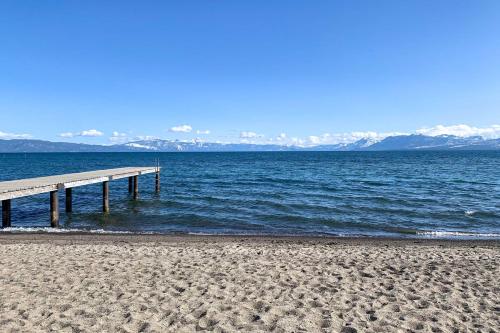 Tahoe City Home about 2 Mi to Skylandia Beach Park!