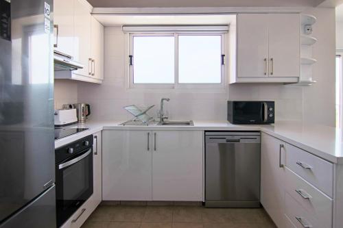 Phaedrus Living Cityview Luxury Flat Walnut Grove