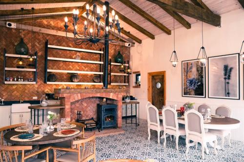 Zigo's Hotel - image 6