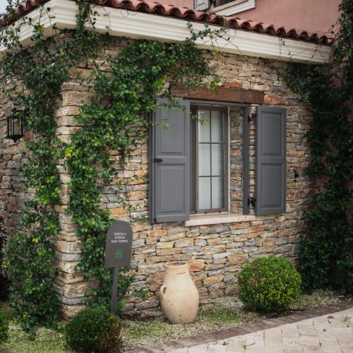 Zigo's Hotel - image 12