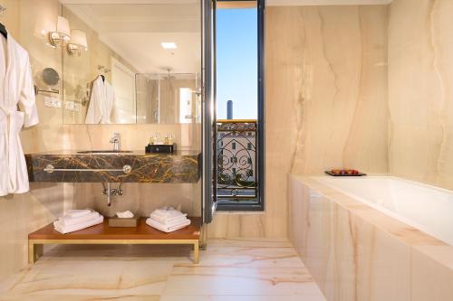 room detail thumbnail 2