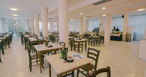 Hotel Beverly - image 12