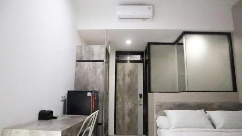 Apartemen studio 4 m² dengan 1 kamar mandi pribadi di Rungkut (Djuaragan Kamar Gunung Anyar)