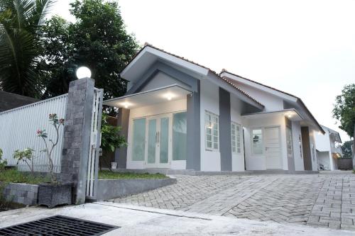 DJURAGAN KAMAR NOGOTIRTO