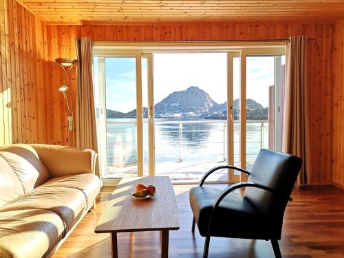 Statles Rorbu- og Konferansesenter AS in Leknes