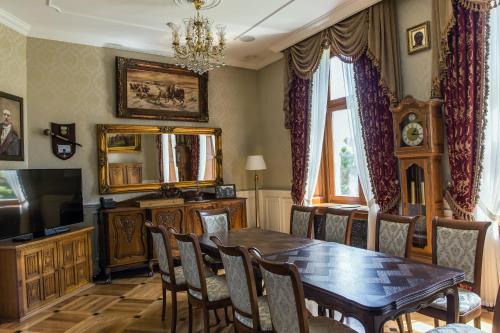 Зовнішній вигляд готелю, Palac Mortegi Hotel & SPA - Restauracja Szlachecka, SPA, Basen, Sauny, Jazda Konna, Mini Zoo - Luksu in Lubawa