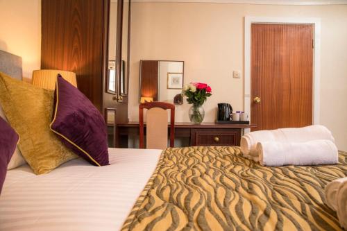 Royal Goat Hotel - image 3