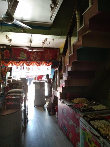 Магазины, Vamoose Nirmala in Хайлаканди