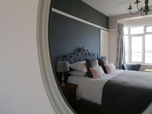 Schooner Point Guest House – Looe