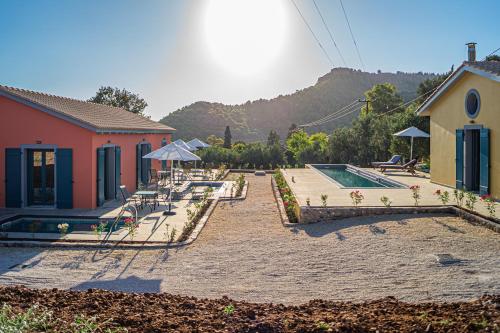 Throisma Studios with private Pool & Parking