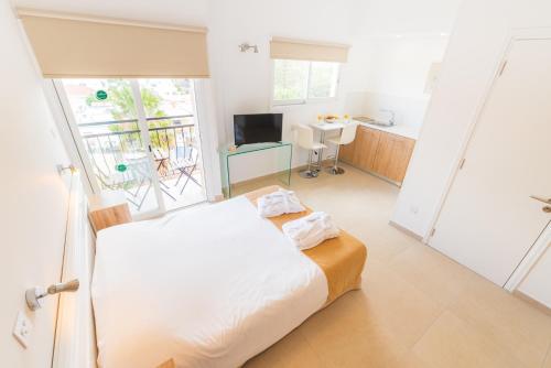Chrielka Hotel - image 12