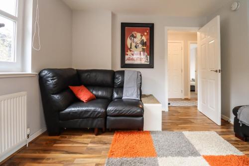 Queen Apartment - image 2