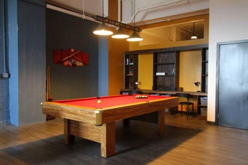 3E *New* Huge! Spacious 3 Bedroom in Oakland that sleeps 12!