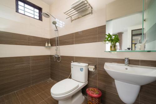King Room with Pool View room in Spring Garden Villa Hoi An