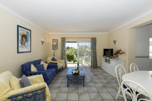 Three-Bedroom Villa with Garden View image 10