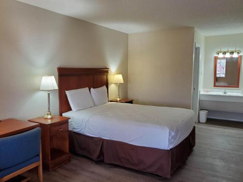 Motel 6 Shamrock, TX Econo Lodge Shamrock is conveniently located in the popular Shamrock area. The property offers guests a range of services and amenities designed to provide comfort and convenience. Service-minded staf