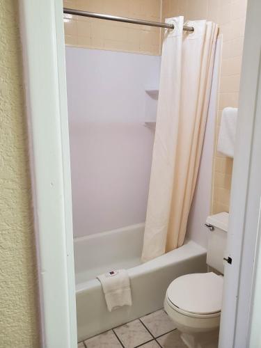 Motel 6 Shamrock, TX - 화장실