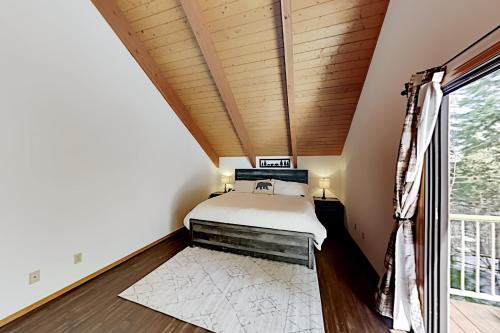 Big Luxury Retreat - Steam Sauna & Deck home - image 7