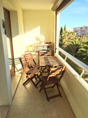 Flat with loggia at 10min from the BEACH - Location saisonnière - Hyères