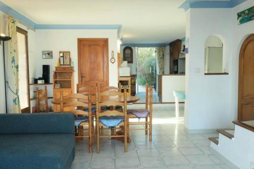 Waterfront house with sea view - main image