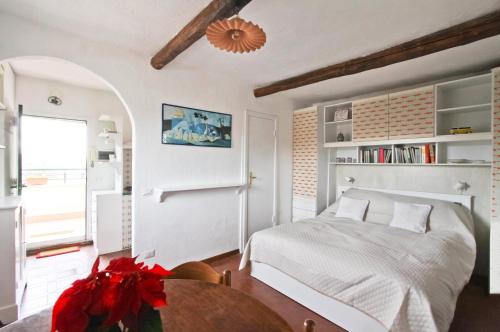 In the Clouds over Trastevere, penthouse studio, Рим (фото 5)
