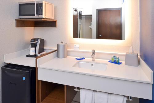 Holiday Inn Express Wixom by IHG in Wixom, USA