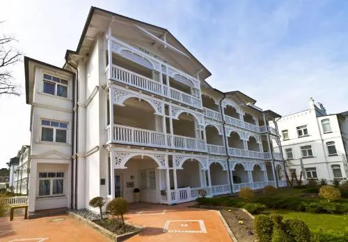 strandnahe Ferienwohnung mit Meerblick und Terrasse - Villa Seeadler FeWo 602 in Binz, Deutschland