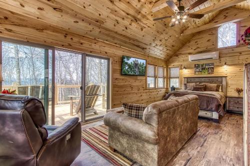 Owls Nest, Hot Tub, WIFI, Featured on Barnwood Builders, Free Attraction Tickets!!! in ชานเมืองพีเจี้ยน ฟอร์จ