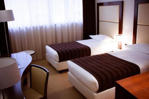 2 twin beds